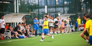 【大发体育】回到武汉踢野球，王霜晒照：周一晚的快乐是你们给的🎉🎉🎉，大发助力你的致富之路！