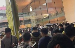 【大发体育】果粉信仰！北京上海暴雨落下，iPhone16线下开卖官方店仍大排长龙，大发助力你的致富之路！